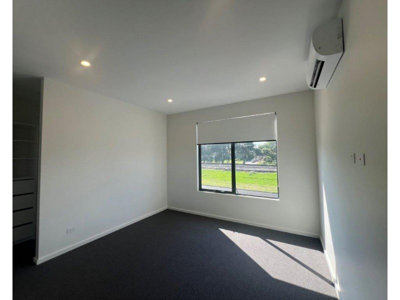 1/57 Station Road, Oak Park VIC 3046
