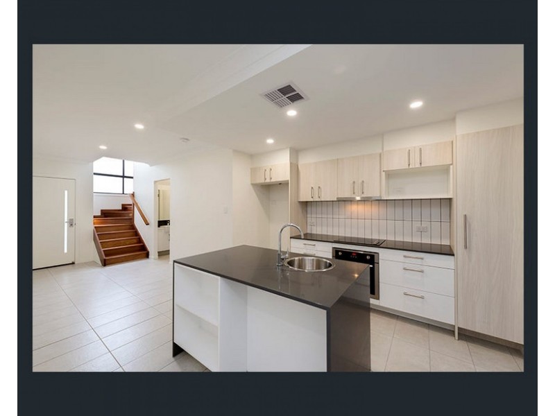 25A Tenth Avenue, Coorparoo QLD 4151