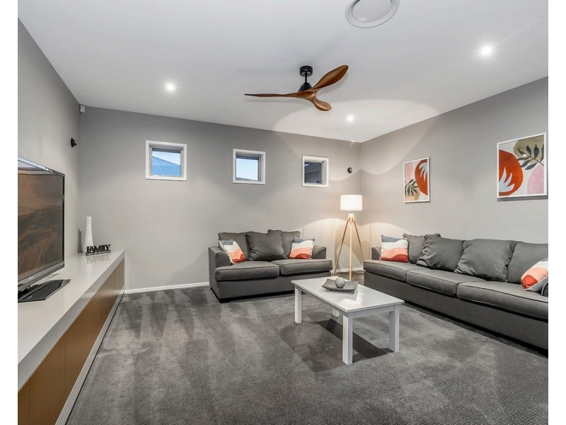 8 Kingtide Lane, Coomera Waters QLD 4209