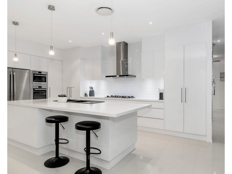 8 Kingtide Lane, Coomera Waters QLD 4209