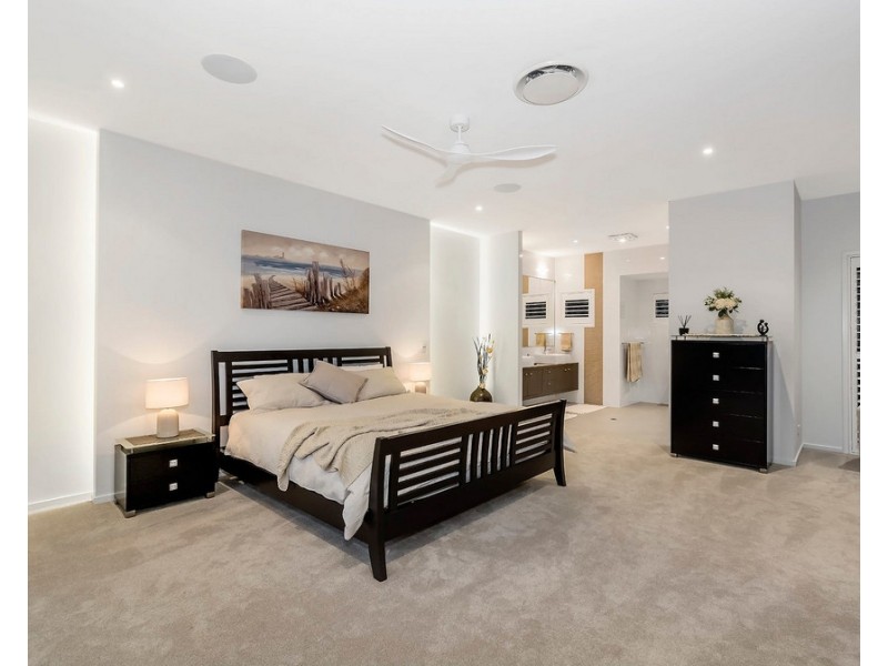 8 Kingtide Lane, Coomera Waters QLD 4209