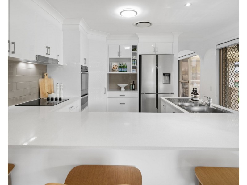 16 Ridgewood Court, Burleigh Waters QLD 4220