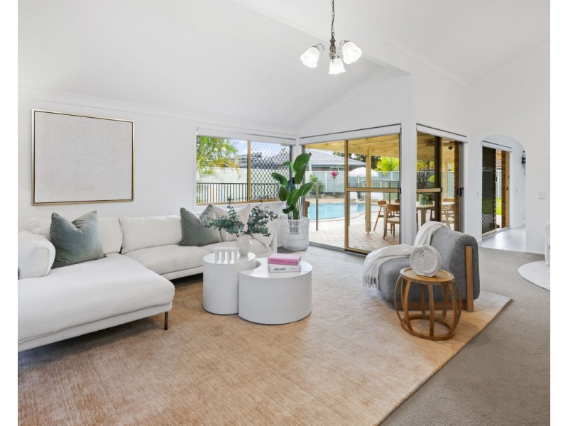 16 Ridgewood Court, Burleigh Waters QLD 4220