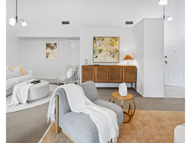 16 Ridgewood Court, Burleigh Waters QLD 4220