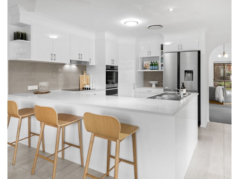 16 Ridgewood Court, Burleigh Waters QLD 4220