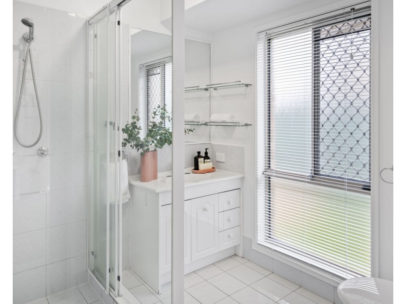 16 Ridgewood Court, Burleigh Waters QLD 4220