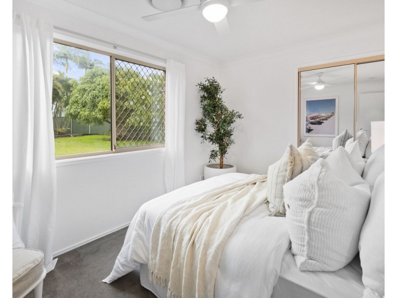 16 Ridgewood Court, Burleigh Waters QLD 4220