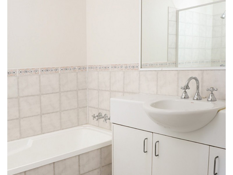 25/18 Tallebudgera Creek Road, Burleigh Heads QLD 4220