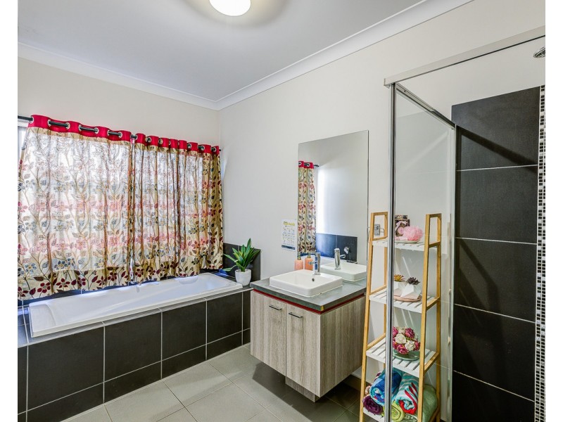 62 Marcus Drive, Regents Park QLD 4118