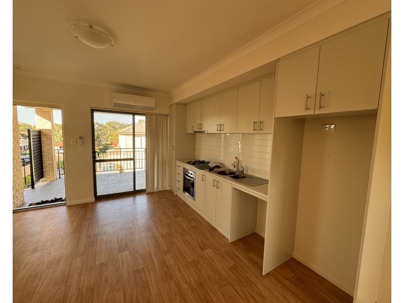 10/86 Moreing Street, Redcliffe WA 6104