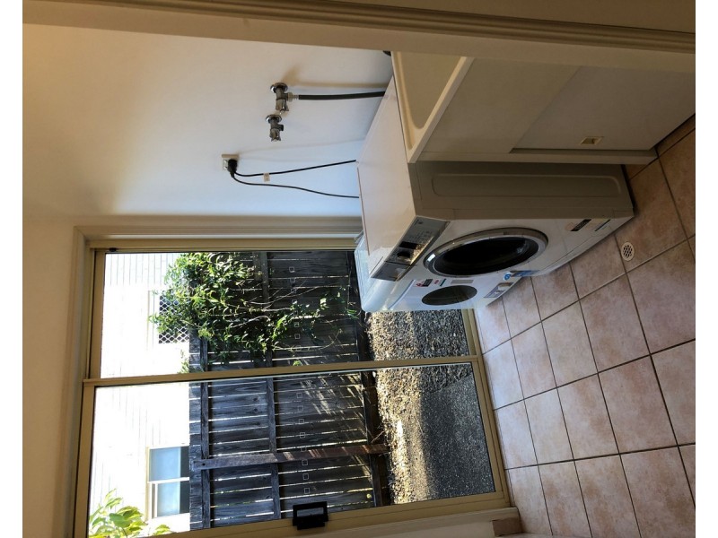 11 Desert Falls Crescent, Parkwood QLD 4214