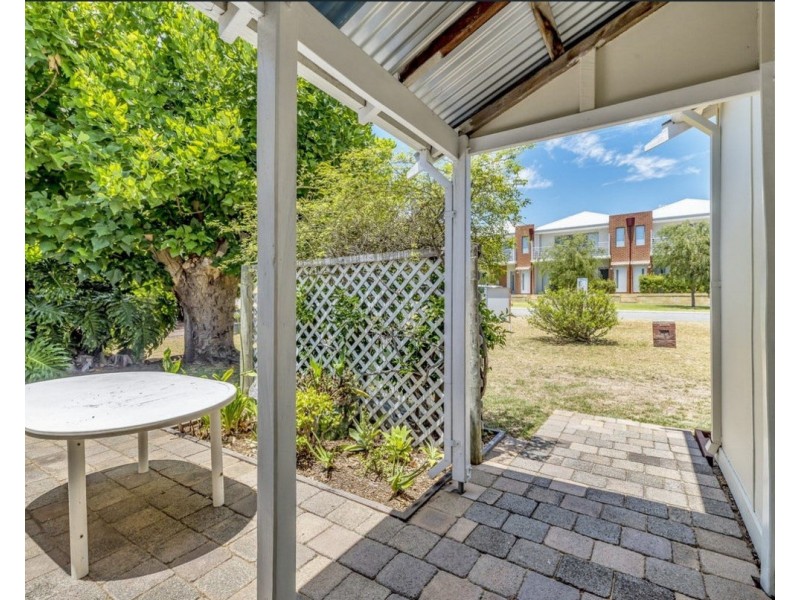 10 Lanyon Street, Mandurah WA 6210