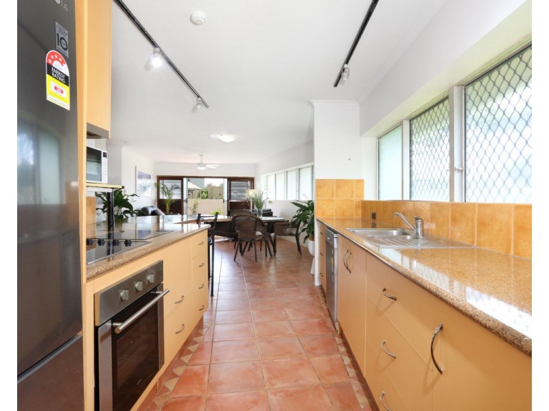1/204 Ferny Avenue,, Surfers Paradise QLD 4217