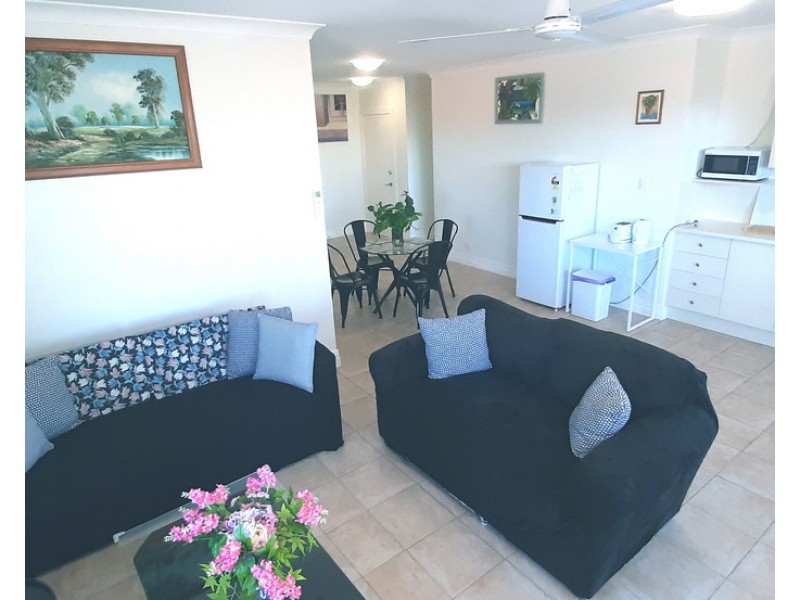 Indah Villa/9 Oceanview Place, Mooroobool QLD 4870
