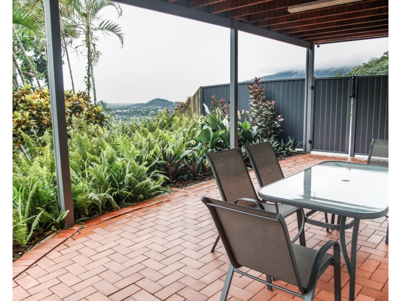 Indah Villa/9 Oceanview Place, Mooroobool QLD 4870