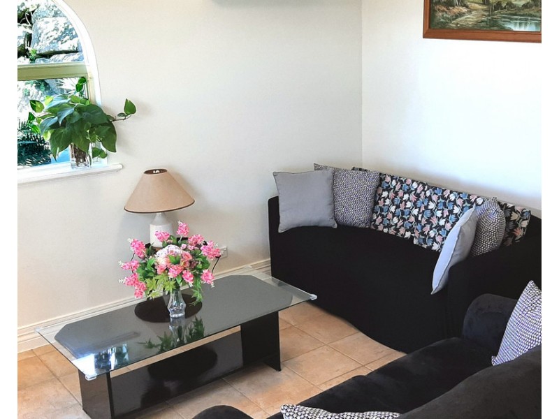 Indah Villa/9 Oceanview Place, Mooroobool QLD 4870