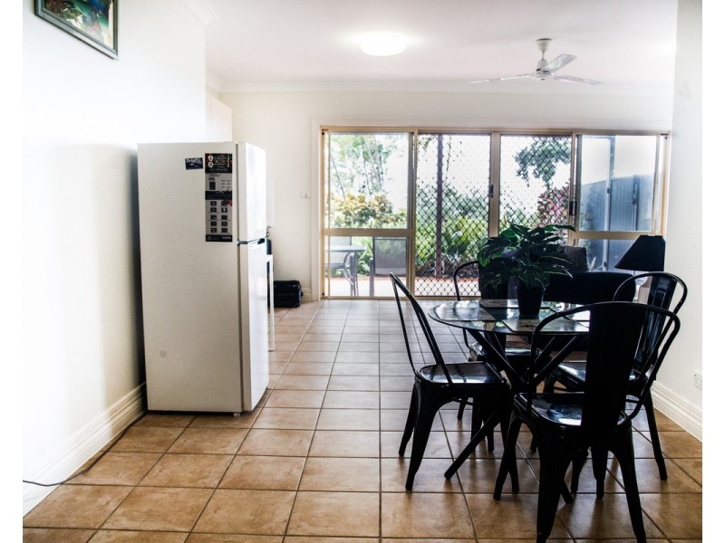 Indah Villa/9 Oceanview Place, Mooroobool QLD 4870