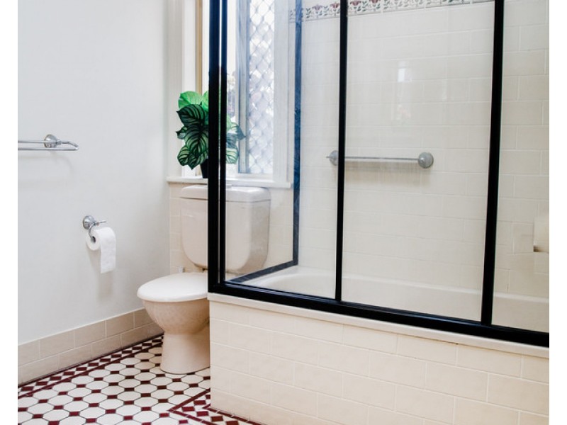 Indah Villa/9 Oceanview Place, Mooroobool QLD 4870