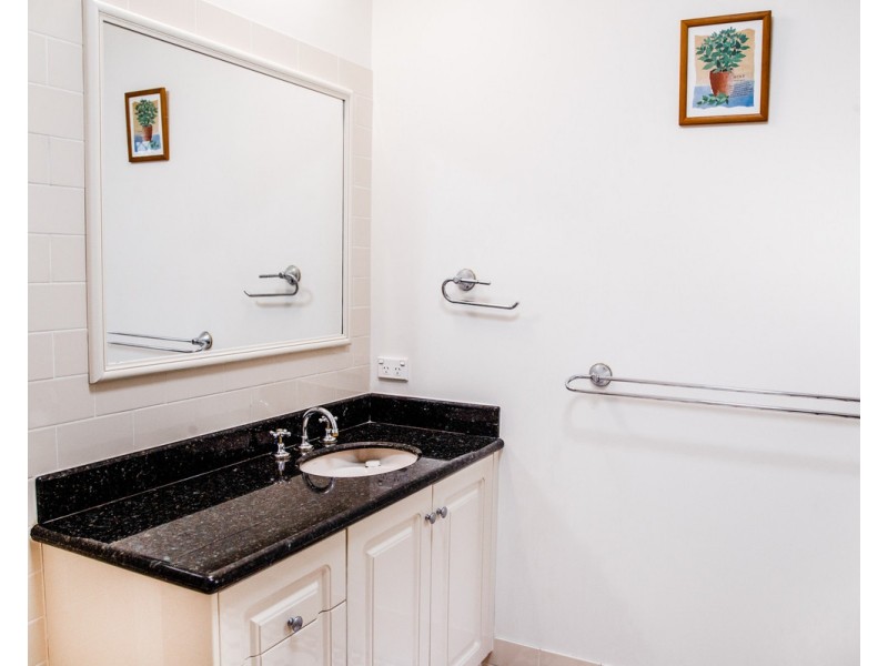 Indah Villa/9 Oceanview Place, Mooroobool QLD 4870