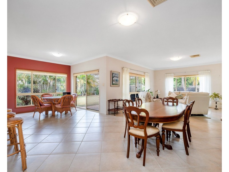 7 Robert Court, Redland Bay QLD 4165