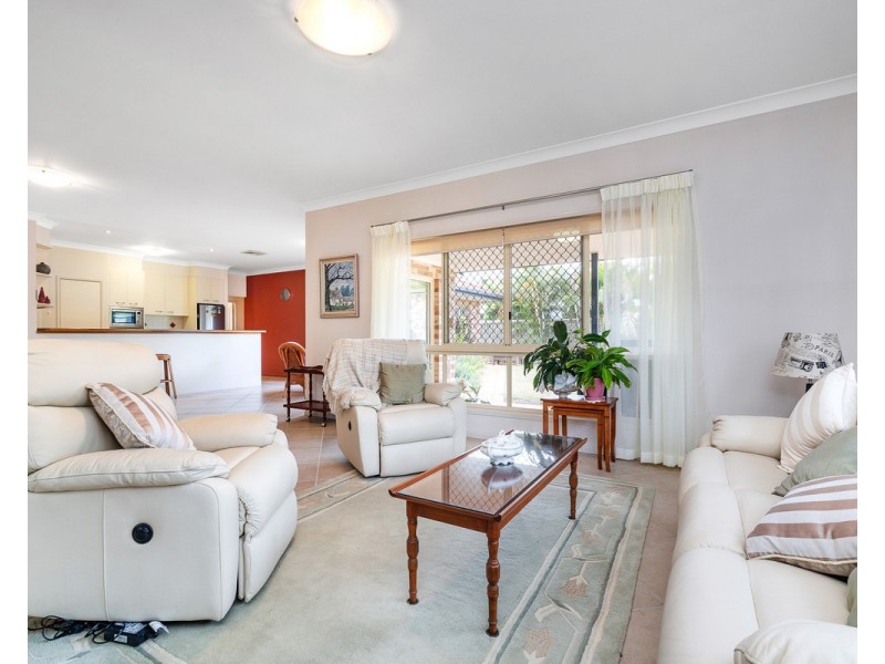 7 Robert Court, Redland Bay QLD 4165