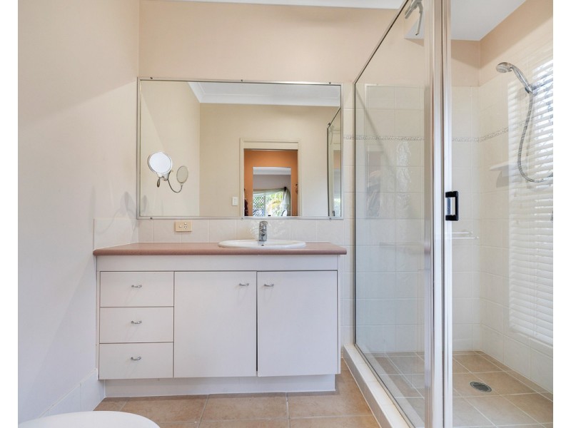 7 Robert Court, Redland Bay QLD 4165