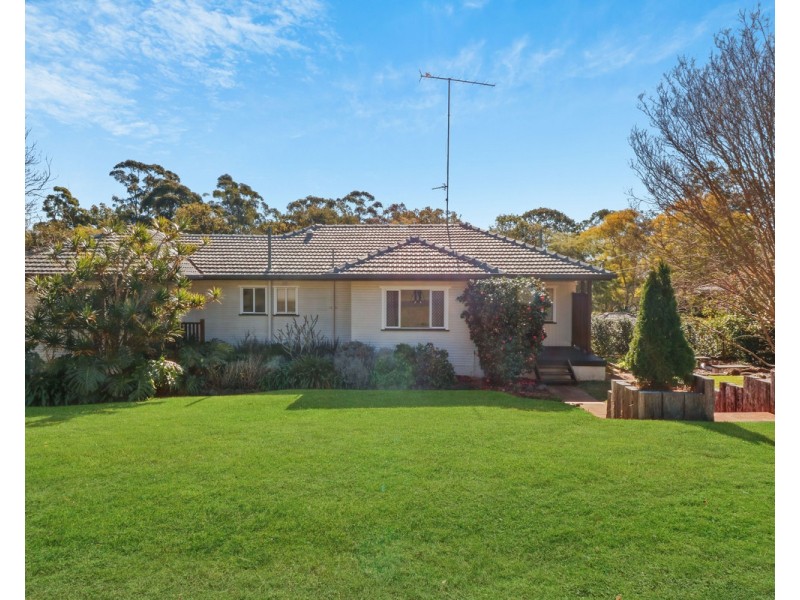 5 Swenson, Mount Lofty QLD 4350