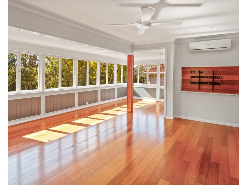 5 Swenson, Mount Lofty QLD 4350