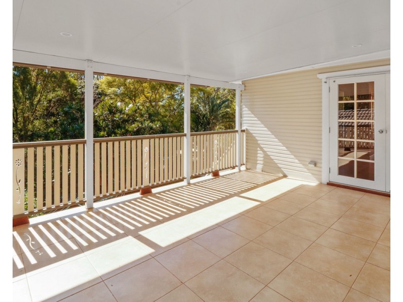 5 Swenson, Mount Lofty QLD 4350