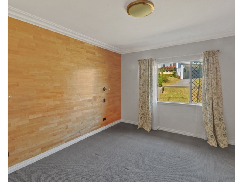 5 Swenson, Mount Lofty QLD 4350