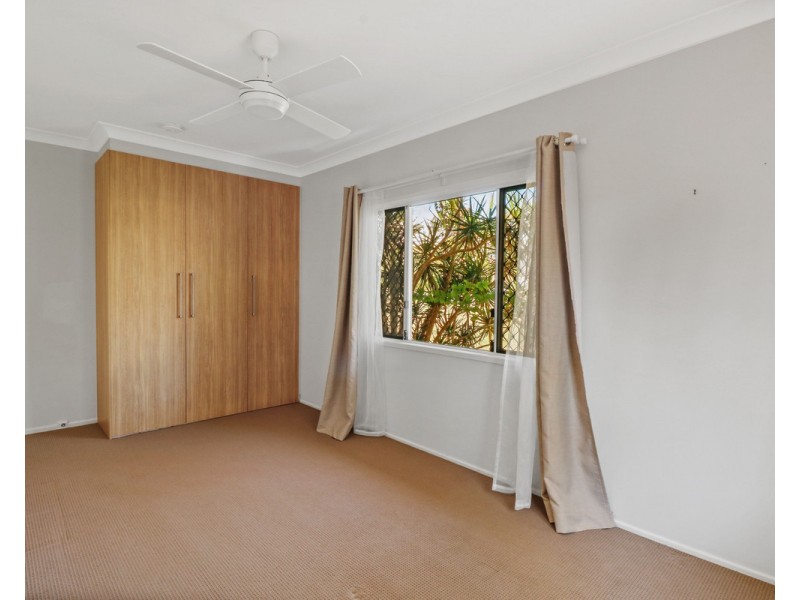5 Swenson, Mount Lofty QLD 4350
