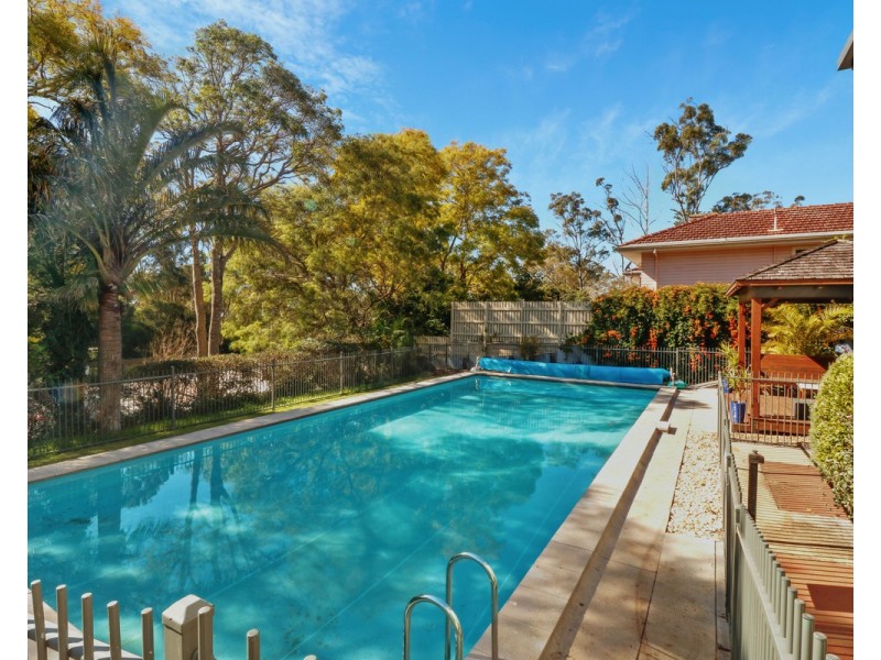 5 Swenson, Mount Lofty QLD 4350