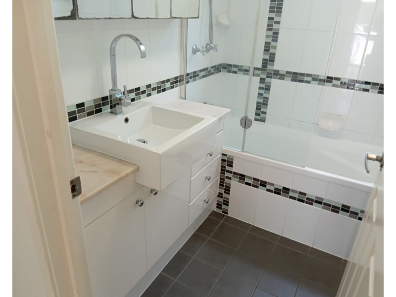 16 Campbell Street, Albion QLD 4010