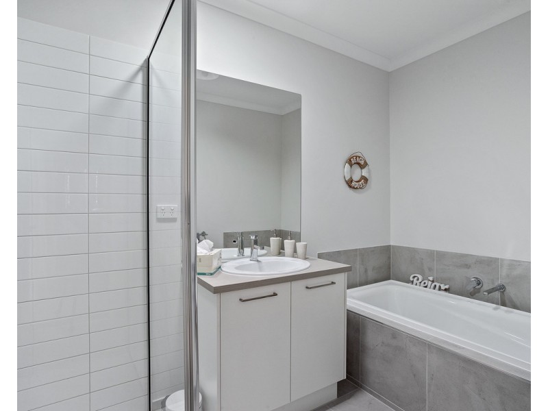 1 Monterey Avenue, Cowes VIC 3922