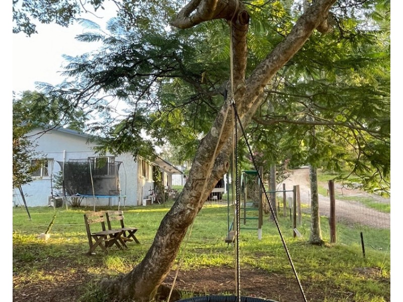 8 Thompson Road, Ross Creek QLD 4570