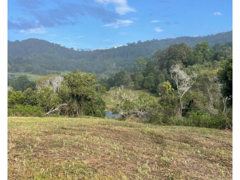 8 Thompson Road, Ross Creek QLD 4570