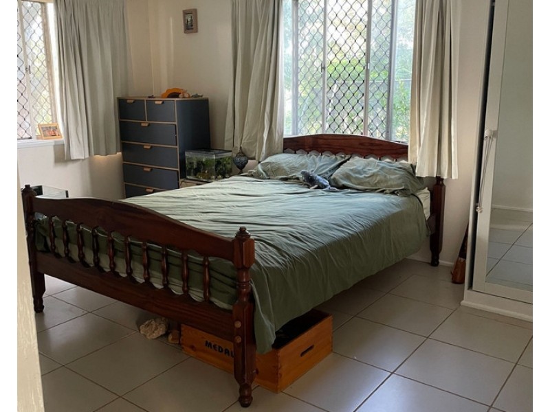 8 Thompson Road, Ross Creek QLD 4570