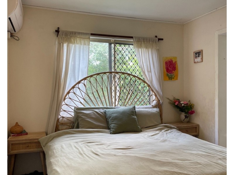 8 Thompson Road, Ross Creek QLD 4570