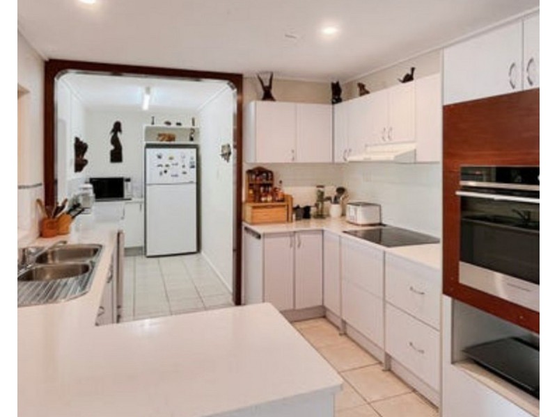 8 Thompson Road, Ross Creek QLD 4570