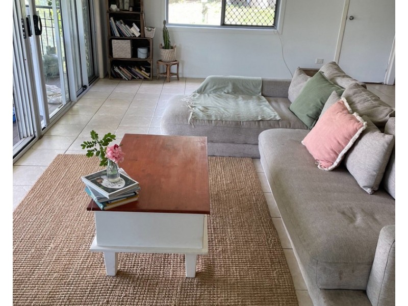 8 Thompson Road, Ross Creek QLD 4570