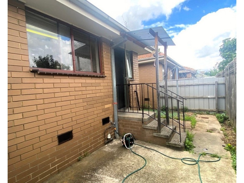 2/16 Darebin Boulevard, Reservoir VIC 3073