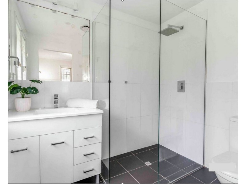 207 CHATSWORTH Road, Coorparoo QLD 4151