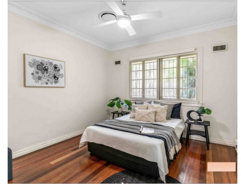 207 CHATSWORTH Road, Coorparoo QLD 4151