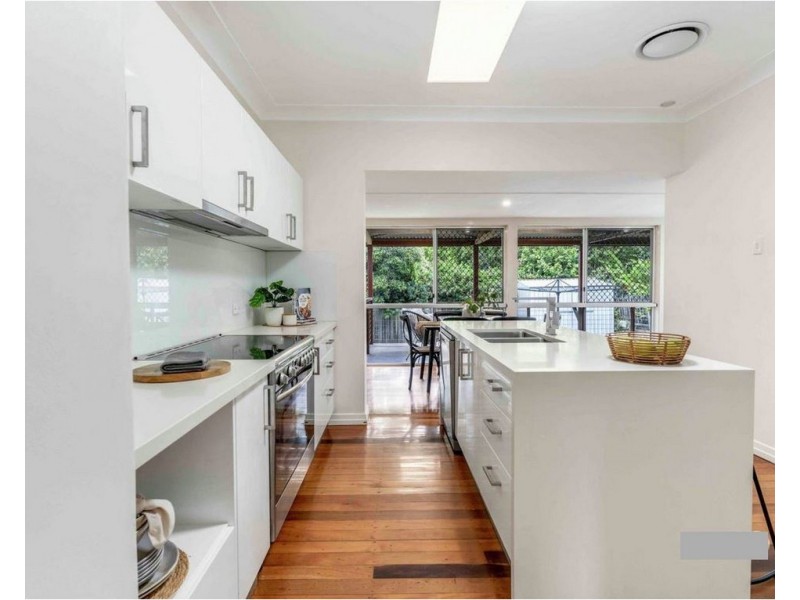 207 CHATSWORTH Road, Coorparoo QLD 4151