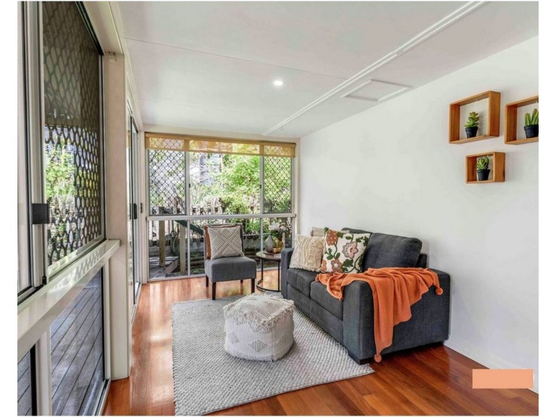 207 CHATSWORTH Road, Coorparoo QLD 4151