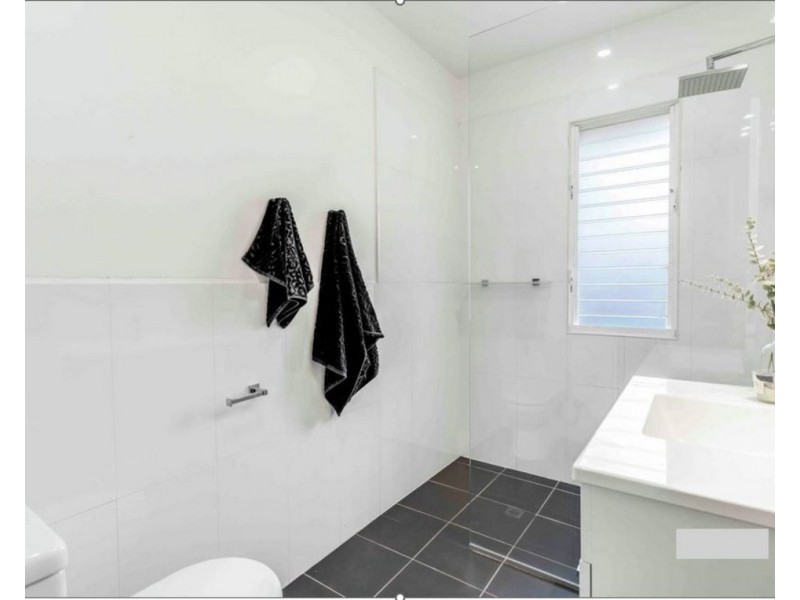207 CHATSWORTH Road, Coorparoo QLD 4151