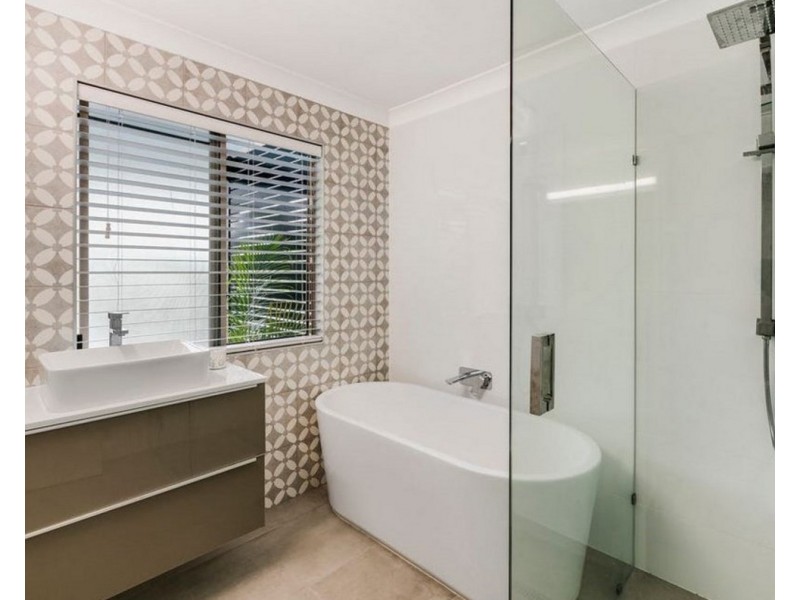 38 Dandar Drive, Southport QLD 4215