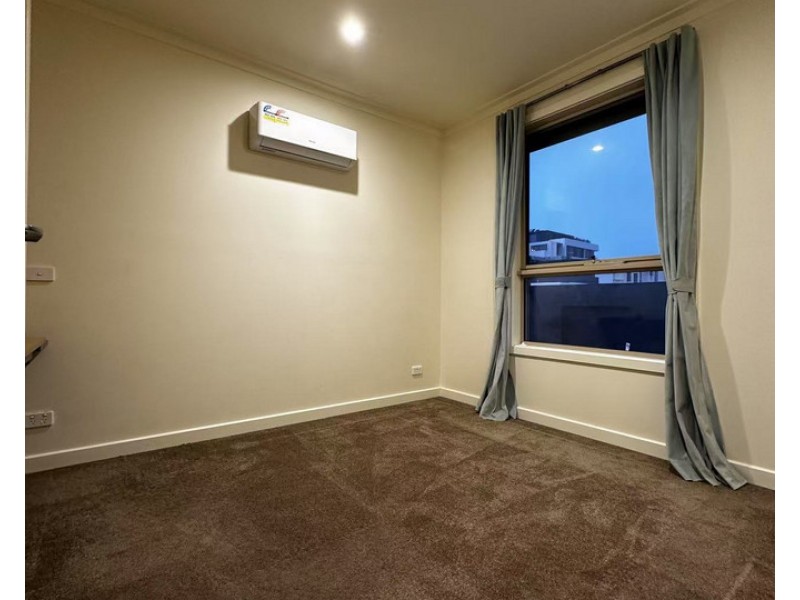 18 Adelaide Street, Mckinnon VIC 3204
