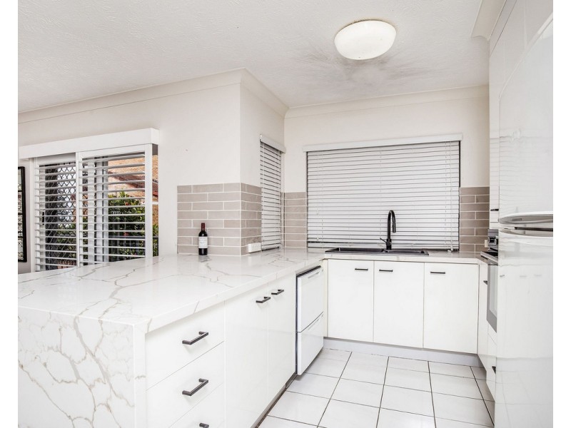 1/496 Marine Parade, Biggera Waters QLD 4216