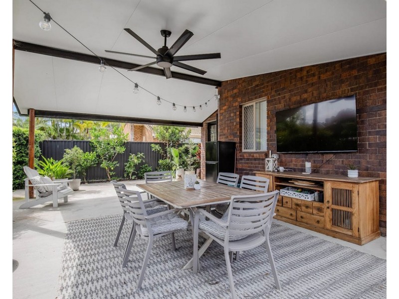 1/140 Whiting Street, Labrador QLD 4215